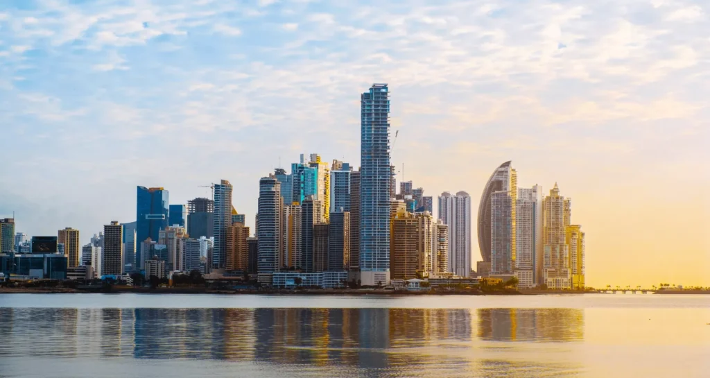 Casco Antiguo, una zona llena de Cultura, Vida Nocturna e Historia. Con excelentes oportunidades para invertir en propiedades residenciales y comerciales, abogados panamá migración firma legal migratorio trámites servicio nacional migración inmigración extranjero residencia visas premisos de trabajo reubicación en panamá, punta pacifica, inveirta en panamá, inversión, panamá, pty, city, paitilla, real estate, inmobiliario